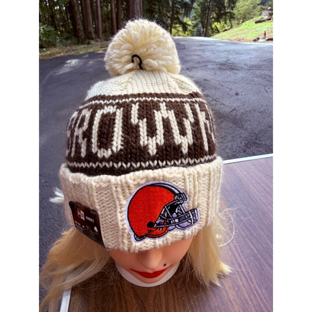 New Era Cleveland Browns Womens Pom Beanie Cream 2024 Sideline Knit Hat NWT